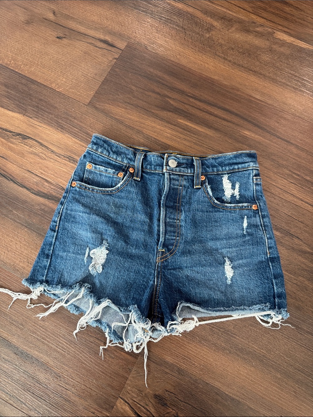 Levi’s Ribcage Shorts